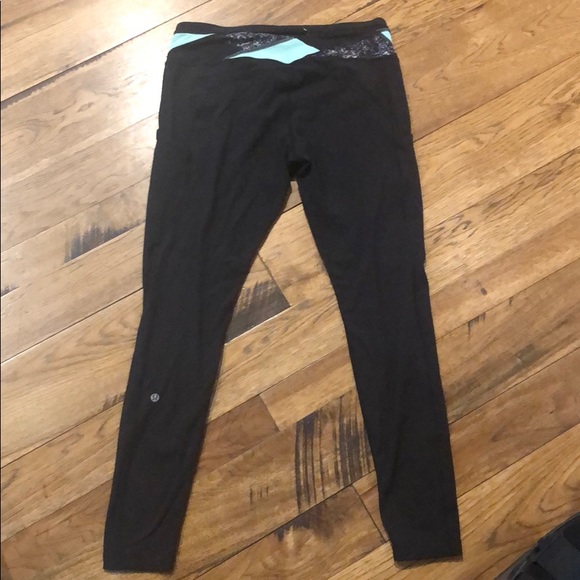 Black Lululemon ankle spandex pants with pockets - Picture 4 of 4